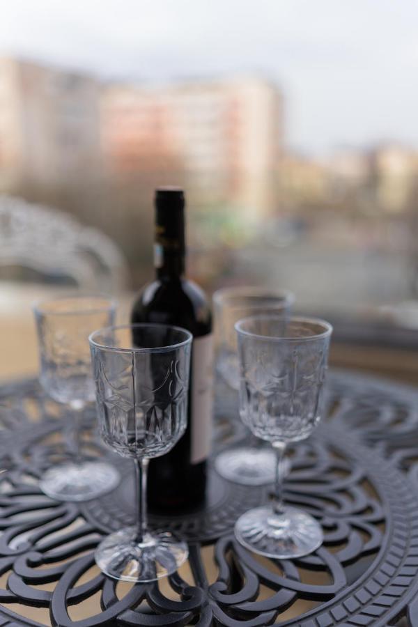 With View & Large Balcony 公寓