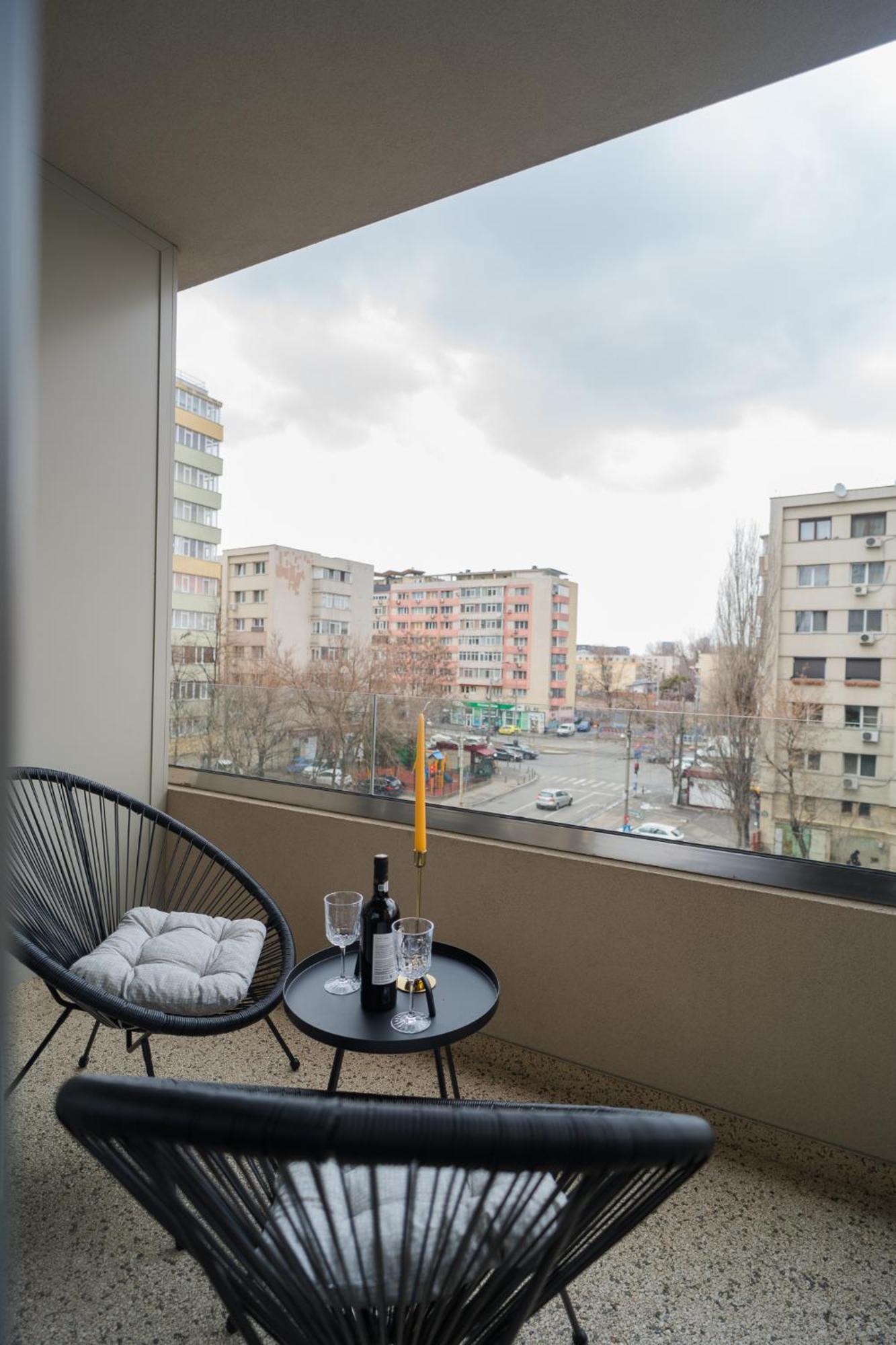 With View & Large Balcony 公寓